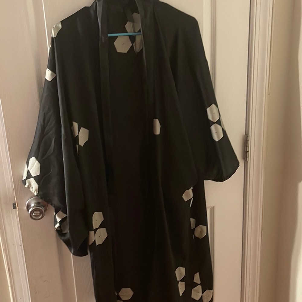Black with details kimono style silk robe
